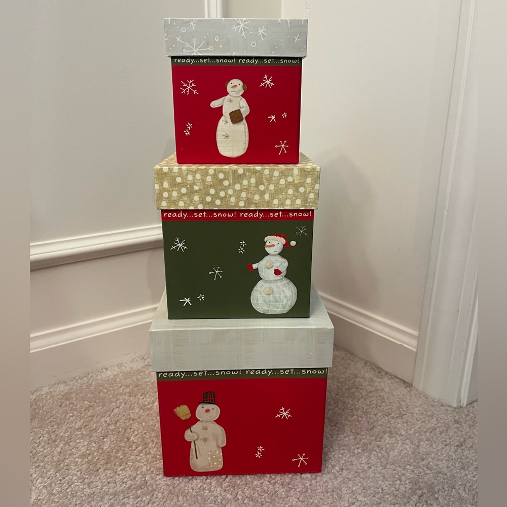 Set of 3 vintage Hallmark nesting snowmen boxes.